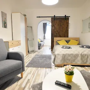 https://castle-garden-apartman.egerhotels.net